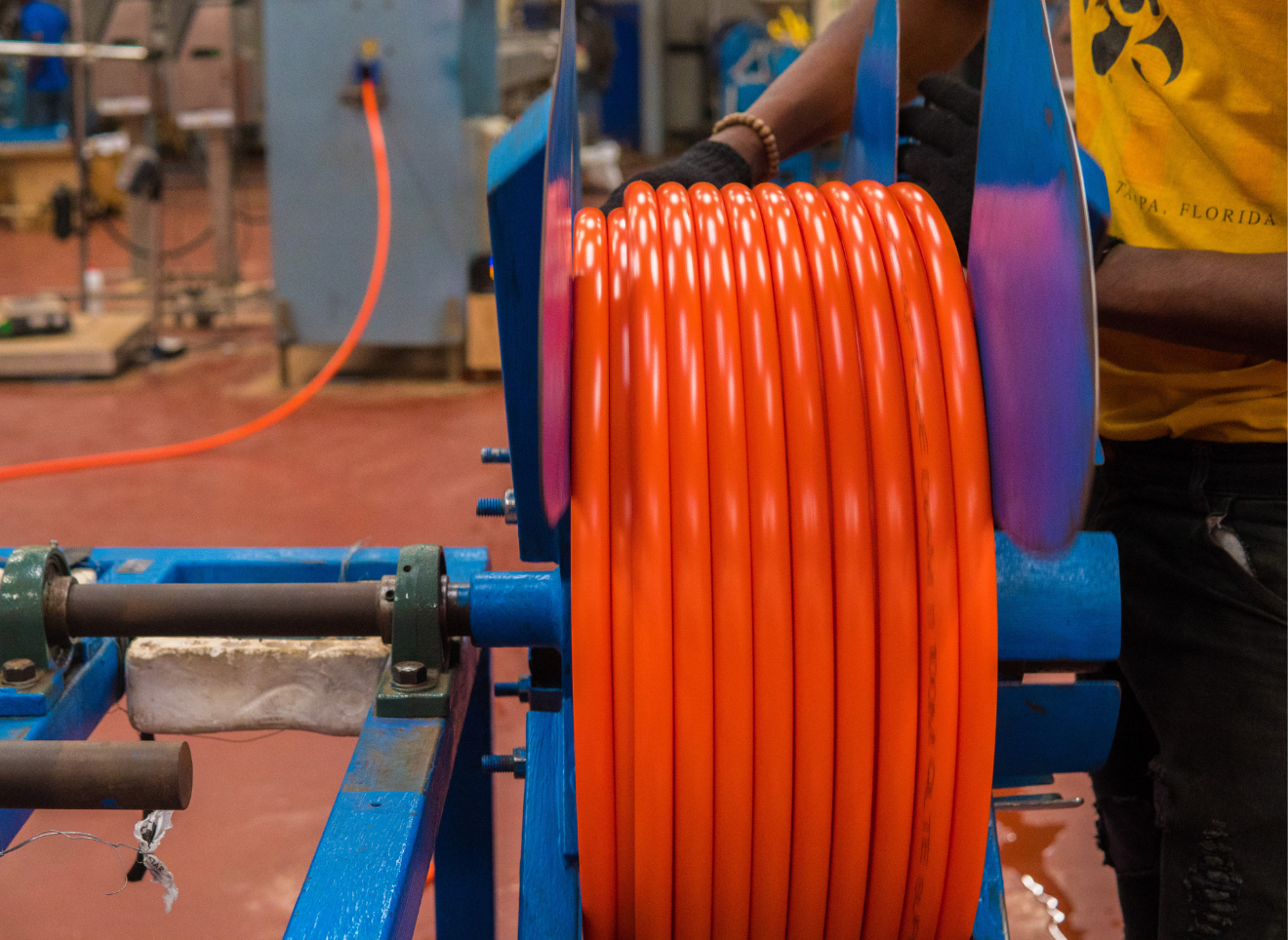 SOSENAP Dakar Sénégal Nattes Plastique Tubes Oranges Gaines Électriques